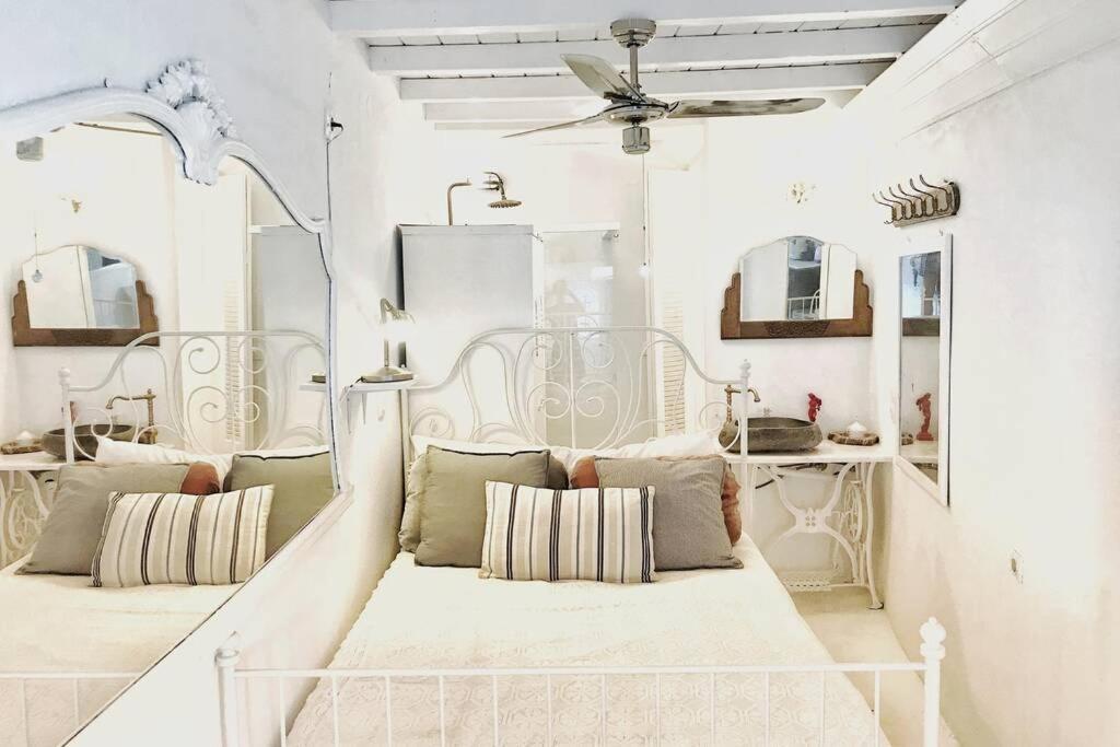Little Cactus Villa Serifos Town ภายนอก รูปภาพ