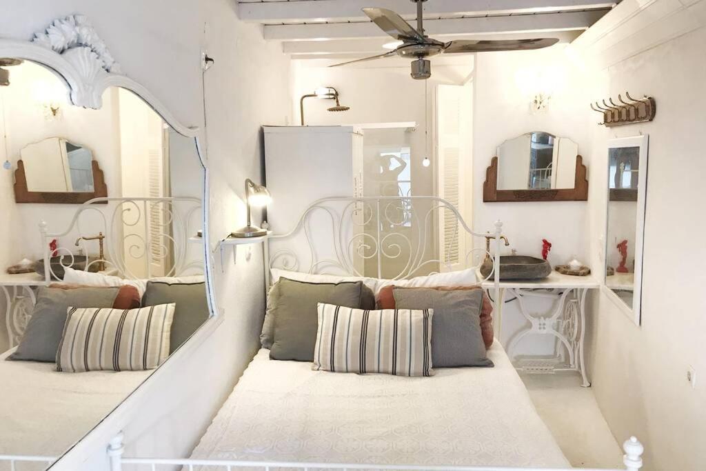 Little Cactus Villa Serifos Town ภายนอก รูปภาพ
